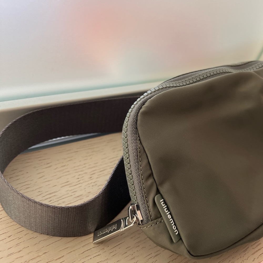 Lululemon Everywhere Belt Bag 1L Green Sage